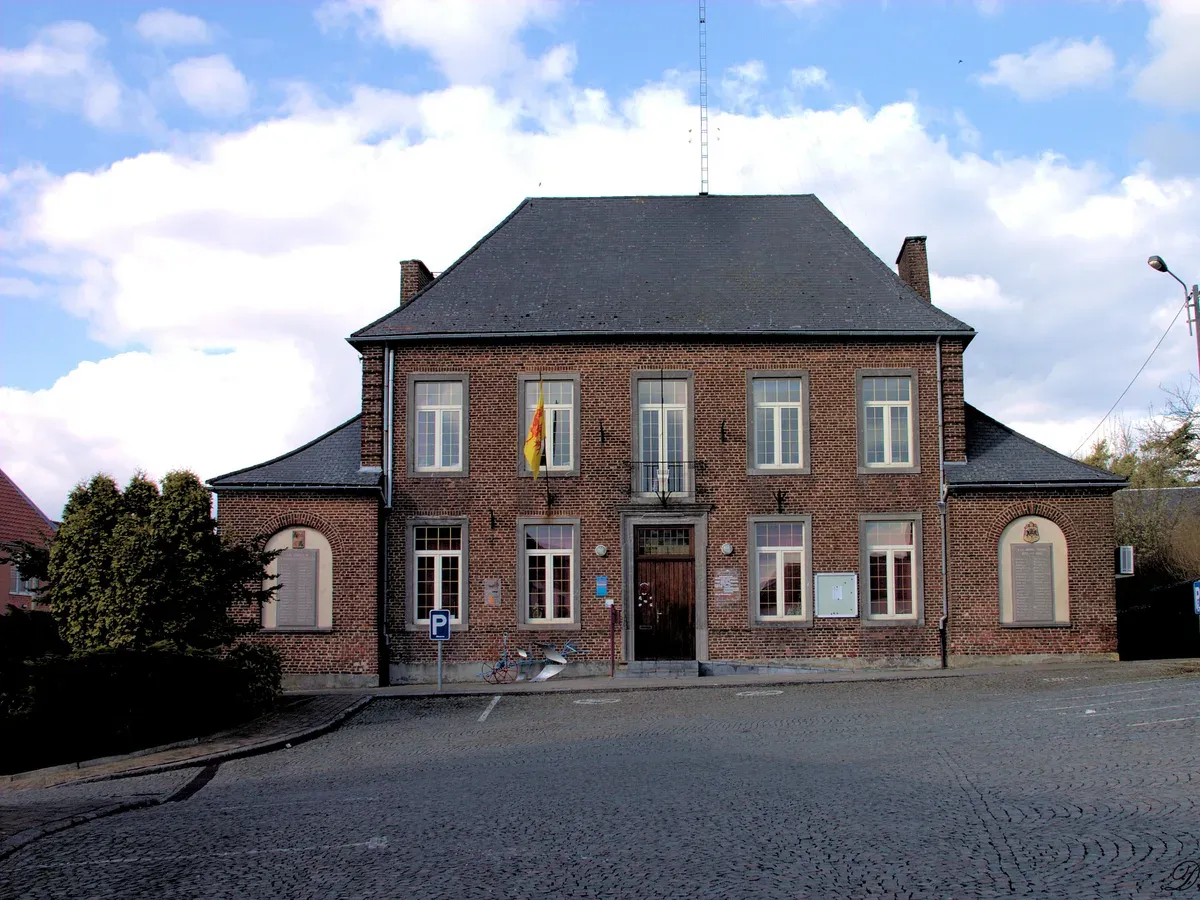 L'hôtel de ville de Frasnes-lez-Gosselies, aux Bons Villers